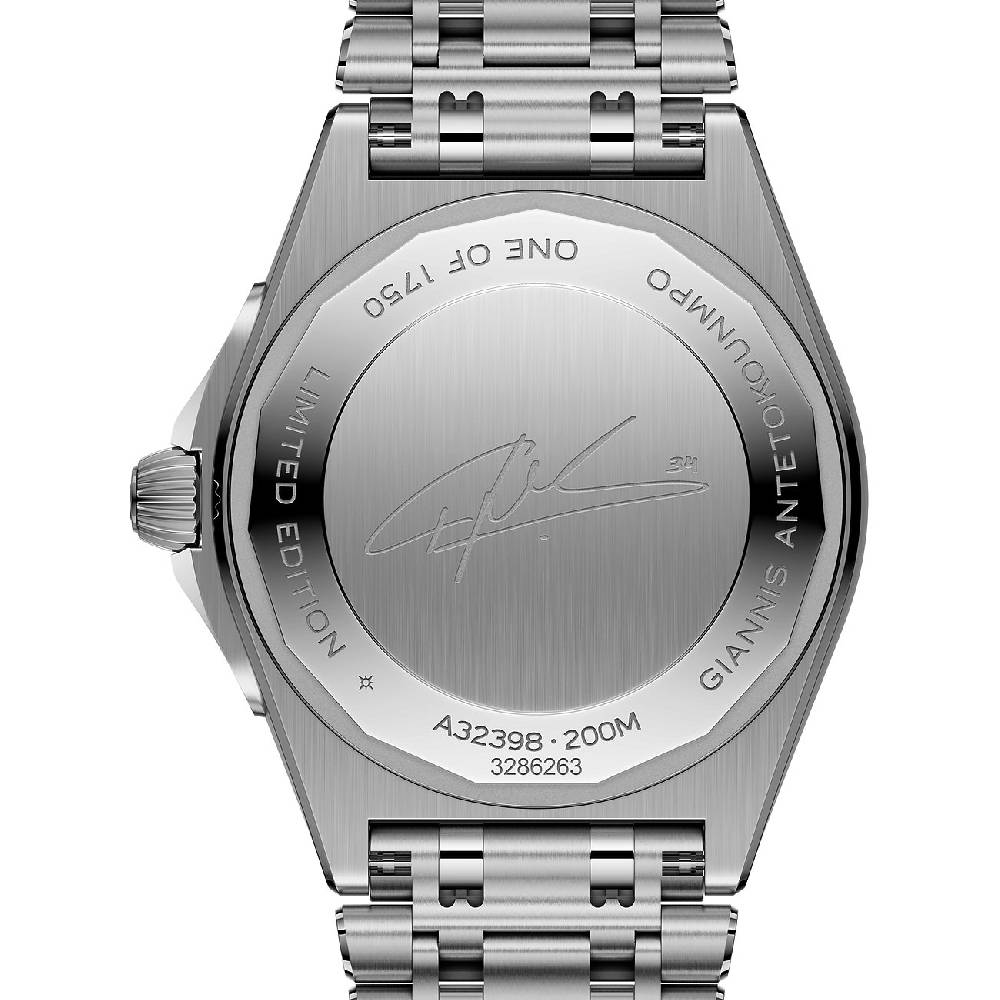 Breitling Chronograph GMT 40 Giannis Antetokounmpo A32398A11L1A1 Im Verkauf