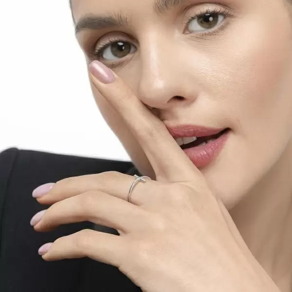 Leaf Jewelry Ring Kreuz mit Diamanten, 18 K Weißgold Nur noch ein Tag übrig