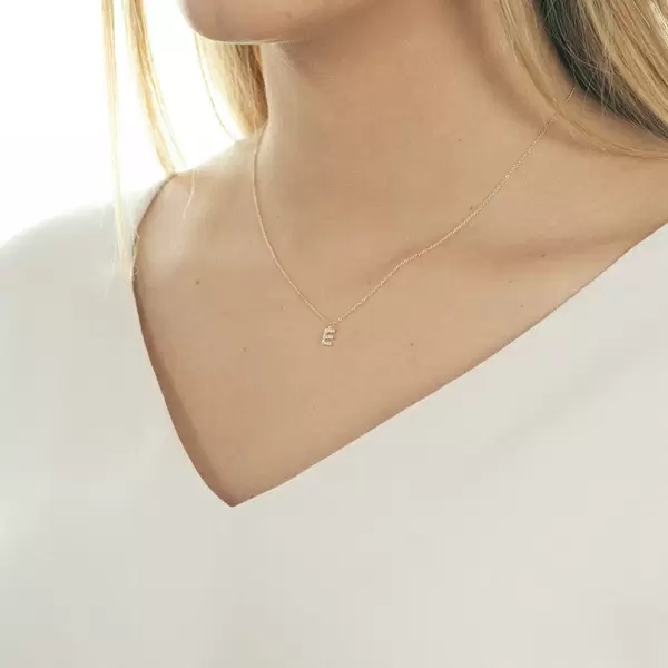 Leaf Jewelry Halskette Letter "E", 14 K Rosegold mit Diamanten Zeitbegrenzte Promotion