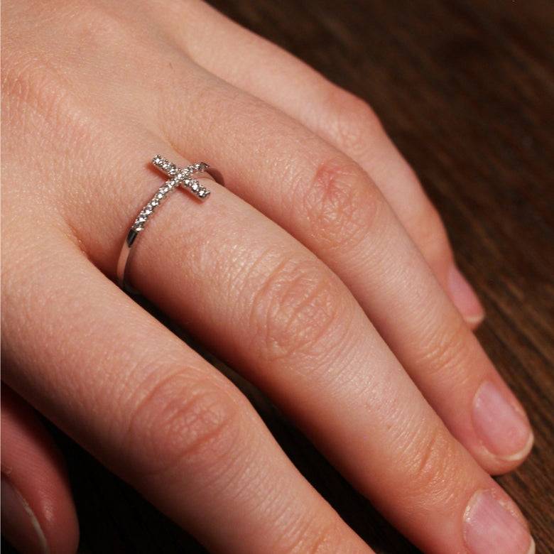 Nana Kay Very Petite Ring Kreuz Cyber Monday