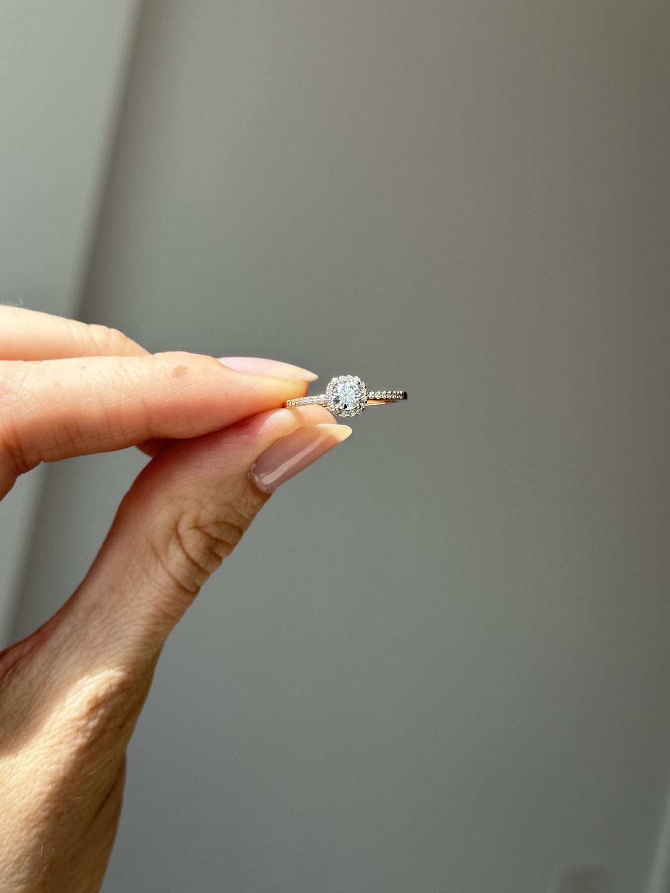 Nina Kastens Halo Diamond Ring Im Verkauf