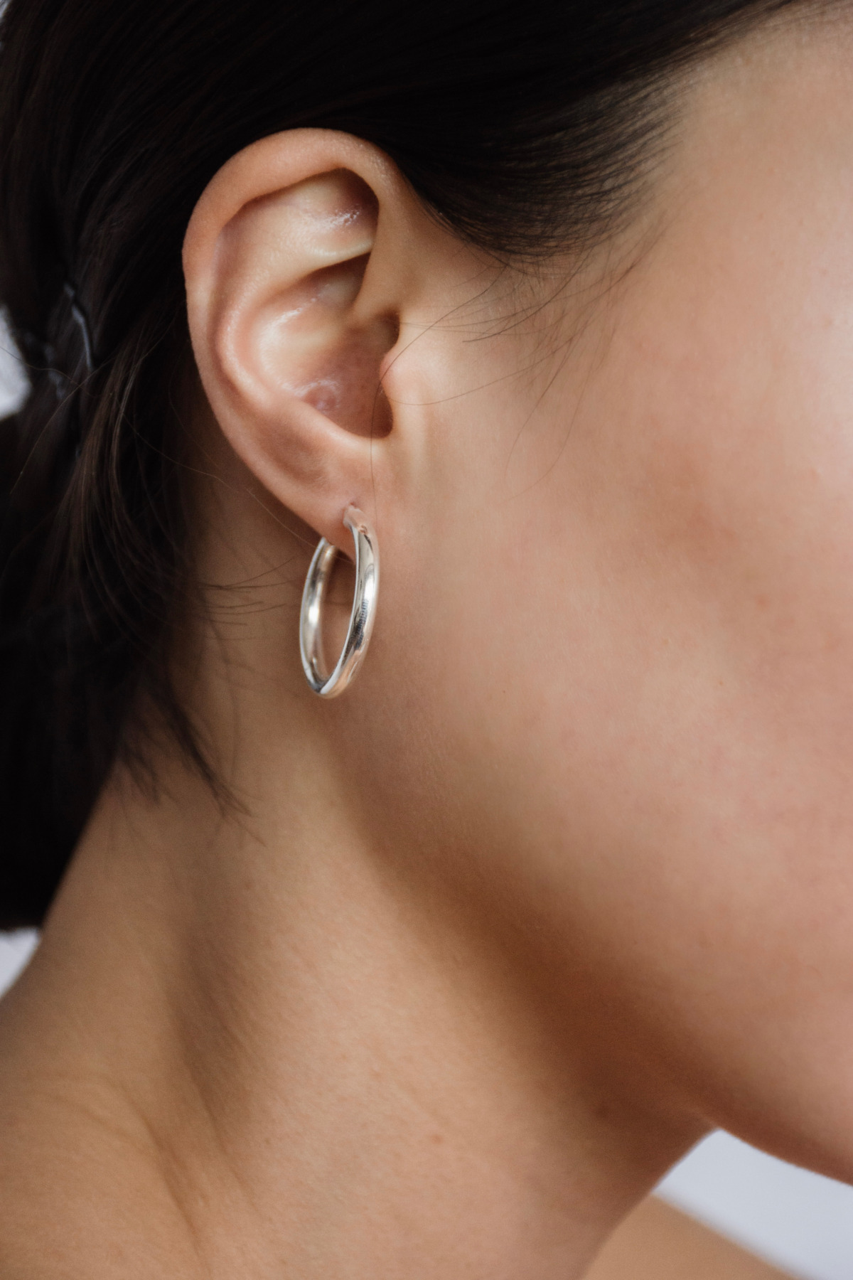 Nina Kastens Essential White Gold Hoops Valentinstagsangebot