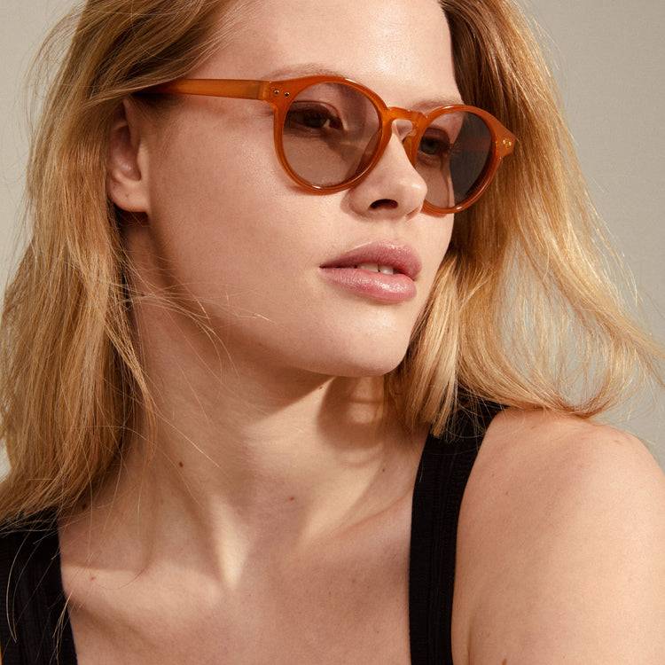Pilgrim KYRIE Sonnenbrille Braun/Gold Kauf eins, bekomm eins gratis