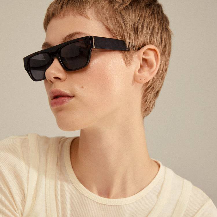 Pilgrim ENIEL Recycelte Sonnenbrille Schildpatt-Braun/Gold Kostenlose Rückgabe