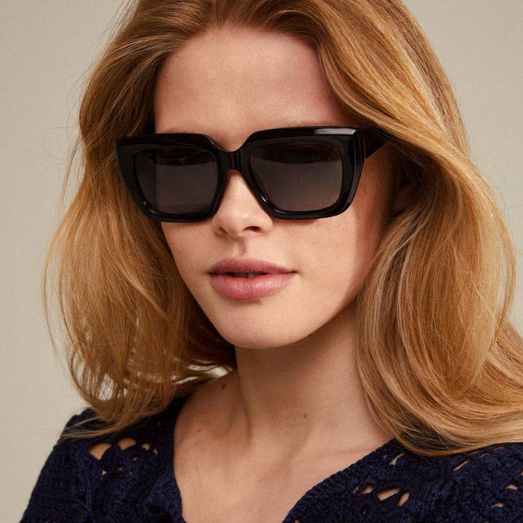 Pilgrim JOGLI Recycelte Sonnenbrille Schwarz/Gold Günstig kaufen