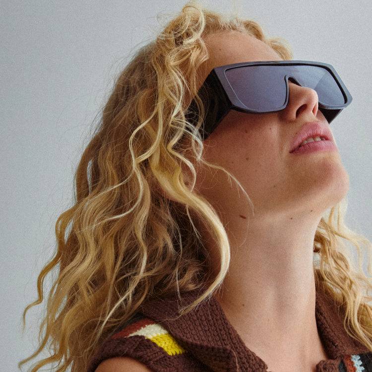Pilgrim JOHARI Recycelte Sonnenbrille Schwarz Jubiläumsangebot