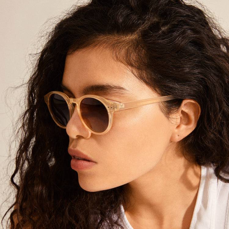 Pilgrim KYRIE klassische runde Sonnenbrille hellbeige Online Shopping