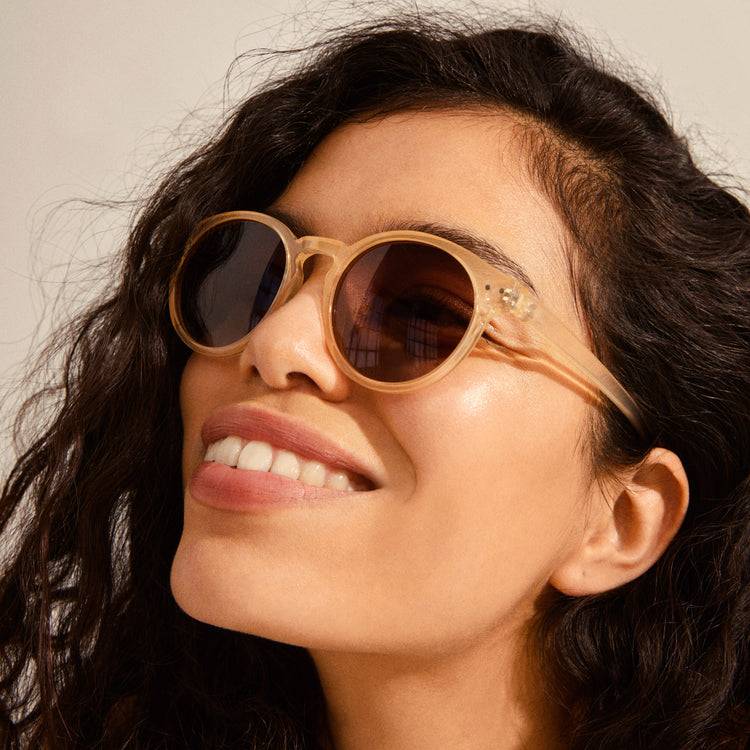 Pilgrim KYRIE klassische runde Sonnenbrille hellbeige Online Shopping