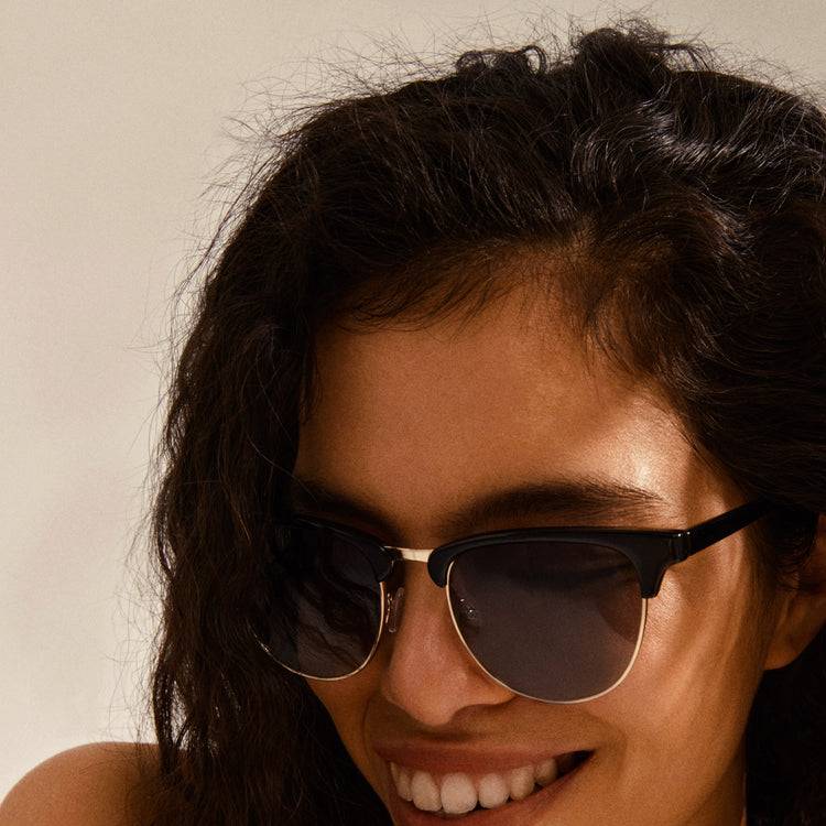 Pilgrim CHARLIE Sonnenbrille Schwarz/Gold Kauf eins, bekomm eins gratis