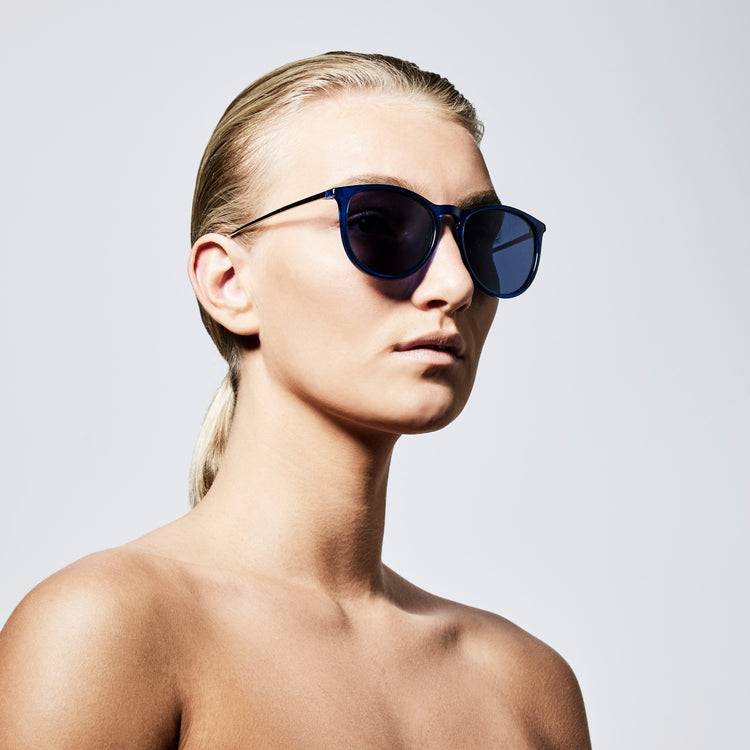 Pilgrim VANILLE Sonnenbrille dunkelblau/versilbert Kostenlose Rückgabe