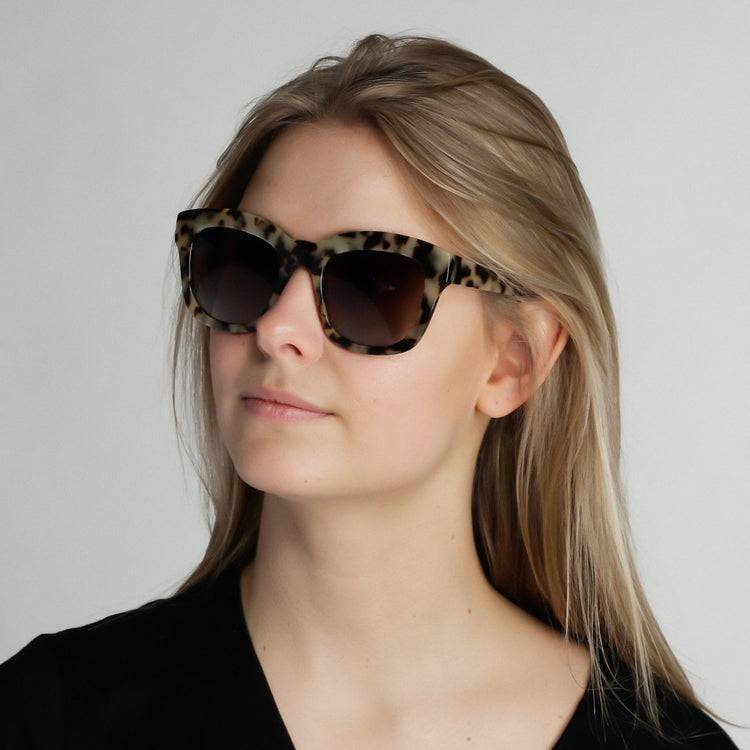 Pilgrim Sonnenbrille : Dael : Grau Vierteljährliche Förderung