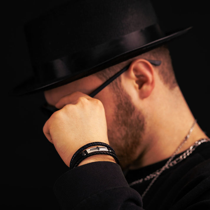 Save Brave Dreifach gewickeltes Lederarmband Logan mit Kreuz Rabatt