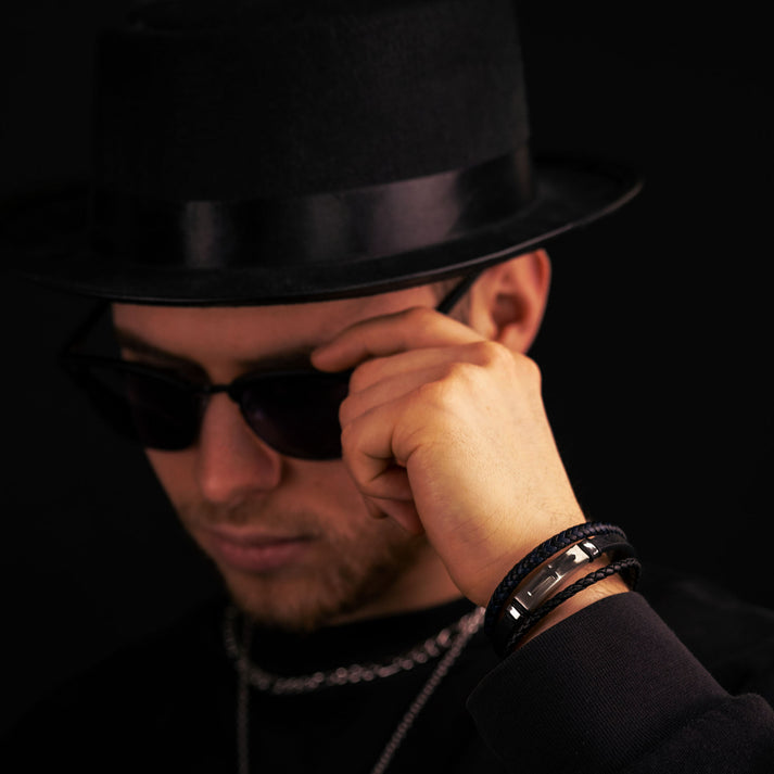 Save Brave Dreifach gewickeltes Lederarmband Logan mit Kreuz Rabatt