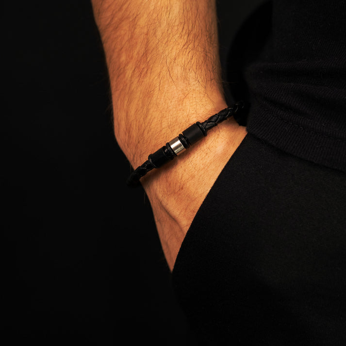 Save Brave Lederarmband Ethan mit Carbonperlen & Edelstahl Sonderangebot der Fabrik
