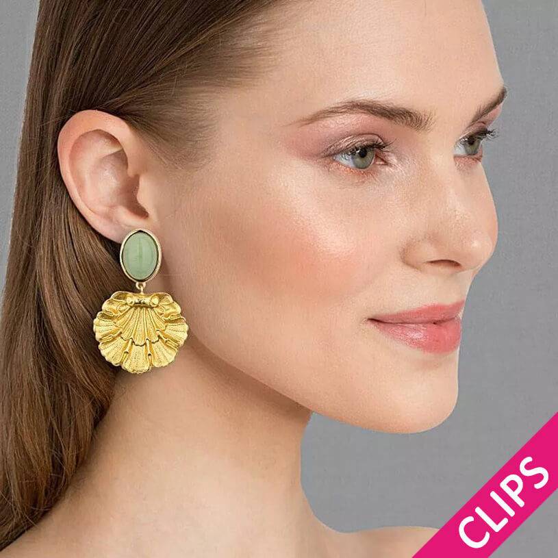 SchwesterSchwester Vergoldete Ohrclips in Jadegrün mit goldenem Muschelornament von AmuseToi Flash Sale