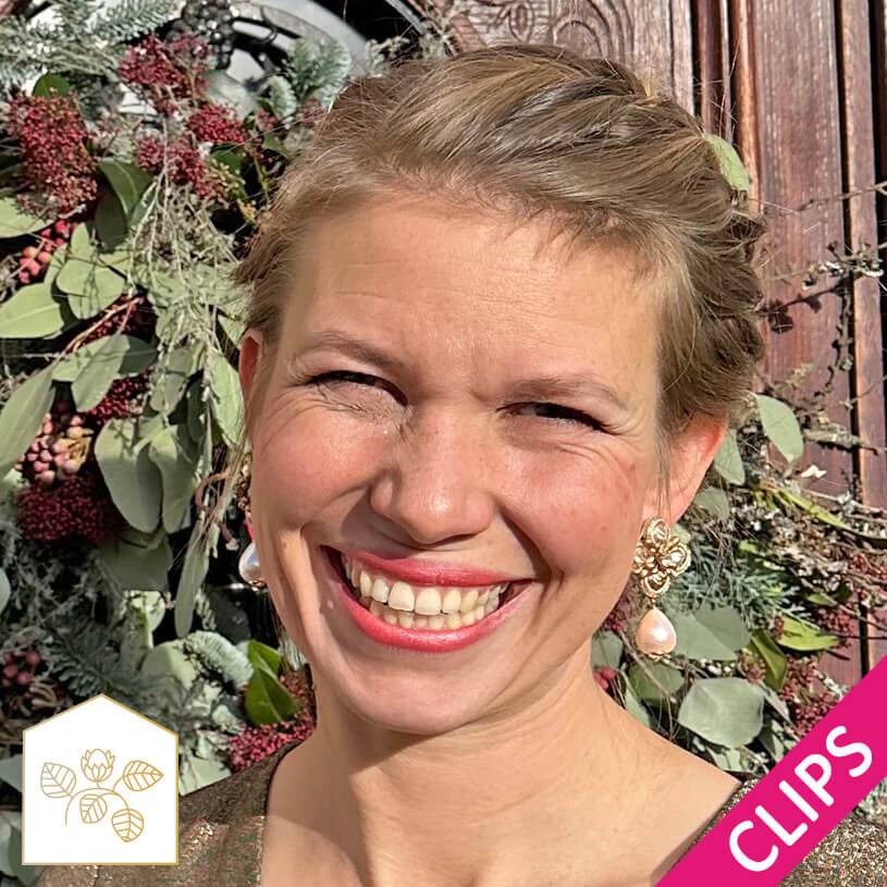 SchwesterSchwester Blüten-Soutache-Ohrclips in Gold und Champagner mit Baumwolltropfen Saisonschlussverkauf