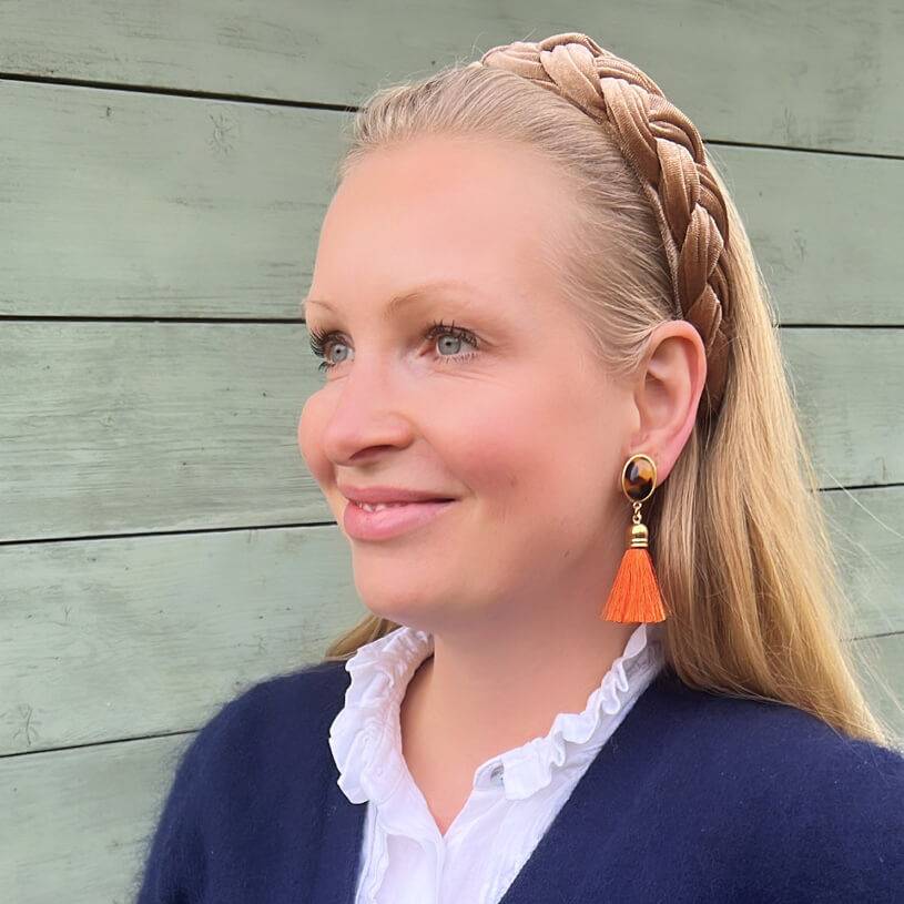 SchwesterSchwester Quasten Ohrringe als Ohrstecker in Schildpatt mit Quaste in Orange von AmuseToi zollfrei