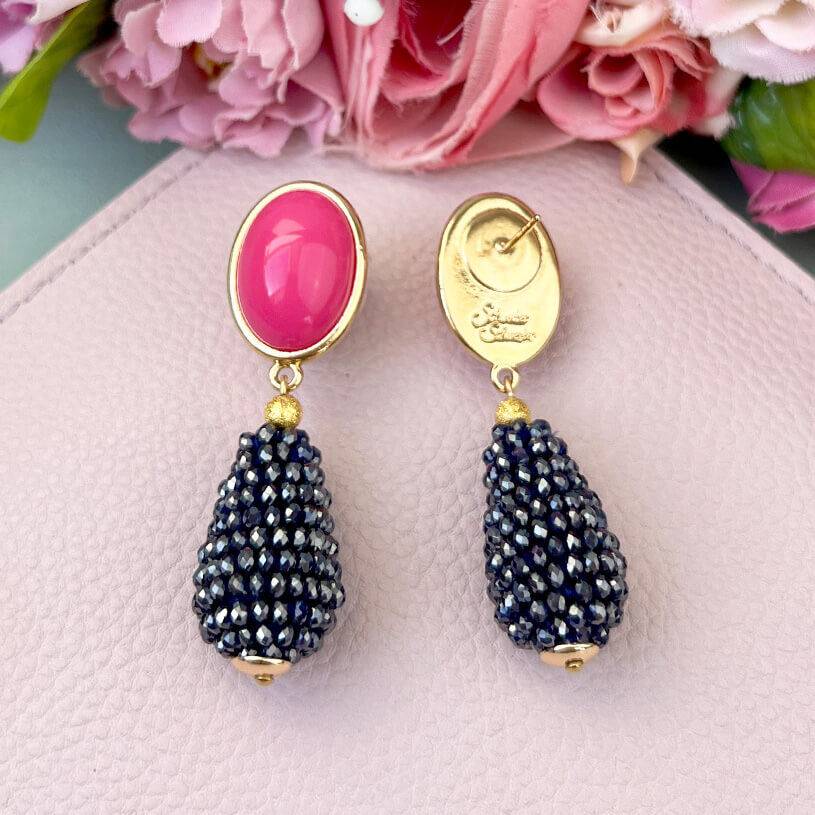 SchwesterSchwester Pinkfarbene Ohrstecker mit glitzerndem dunkelblauen Tropfen von AmuseToi Auslauf