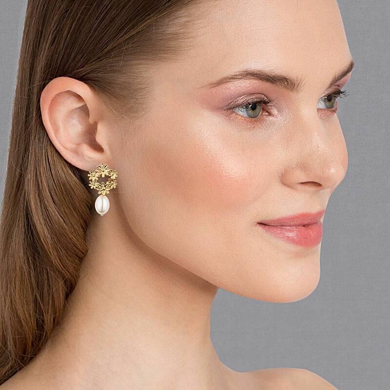 SchwesterSchwester Set aus Blumenkranz-Ohrringen mit Süßwasserperle und Samt-Haarreif in Dunkelgrün Fabrik Onlineshop