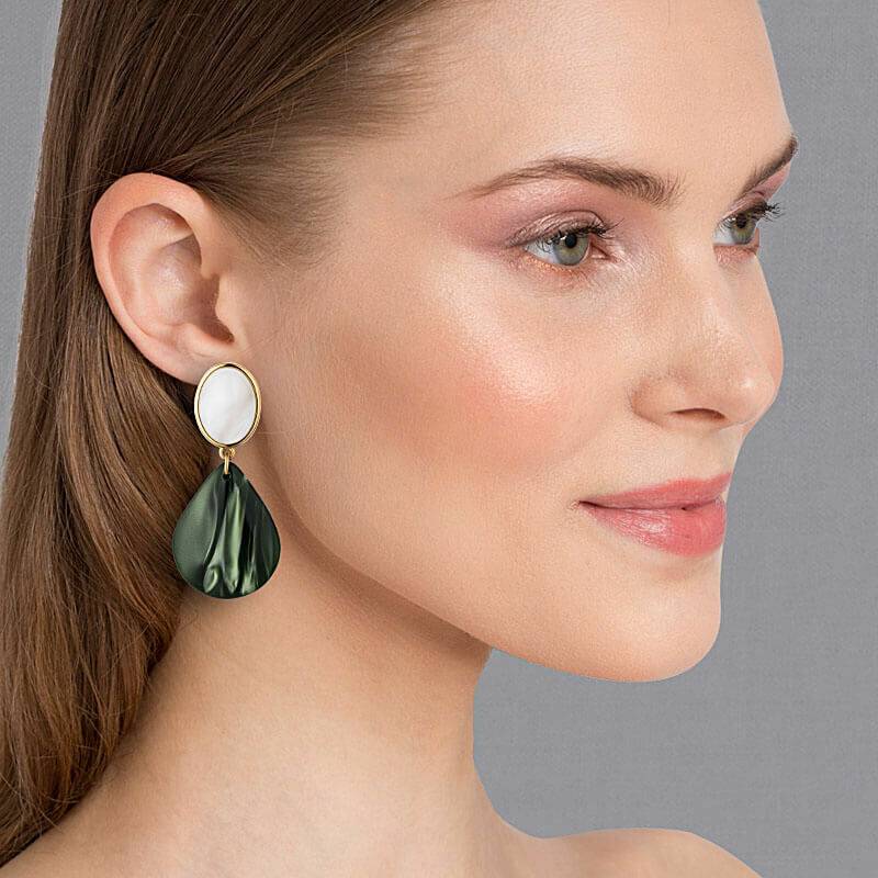 SchwesterSchwester Perlmuttfarbene Ohrstecker mit Tropfen in Silbergrün von AmuseToi Online Outlet