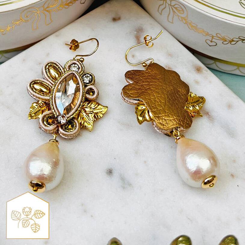 SchwesterSchwester Raffinierte Soutache-Ohrhänger in Gold und Champagner mit Baumwolltropfen Tägliche Deals