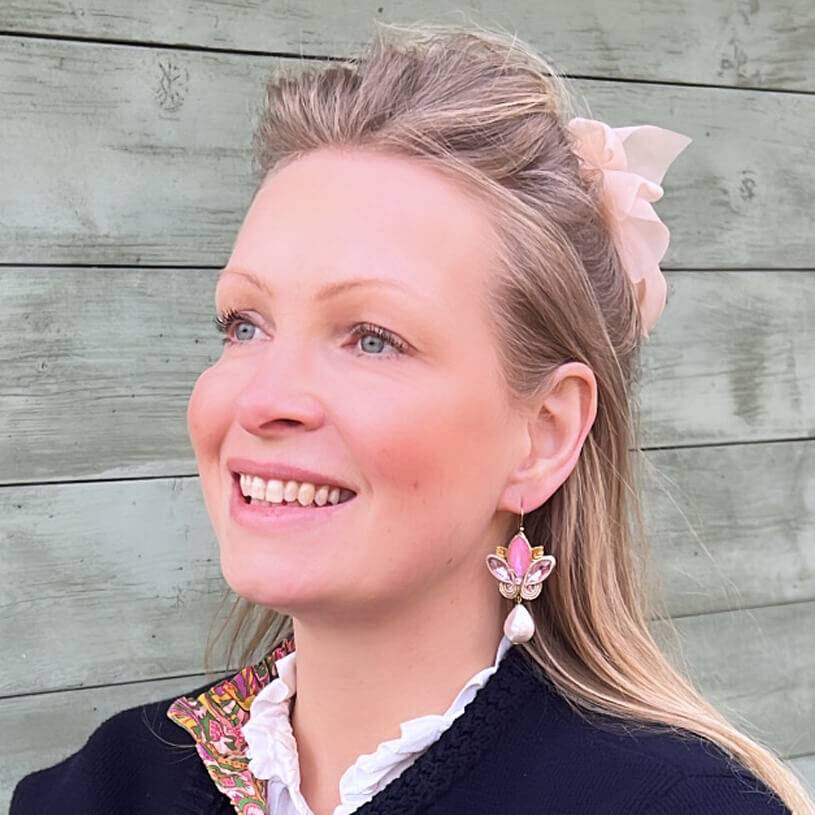 SchwesterSchwester Schöne Soutache-Ohrhänger in Rosa und zartem Gold mit Baumwolltropfen VIP-Rabatte
