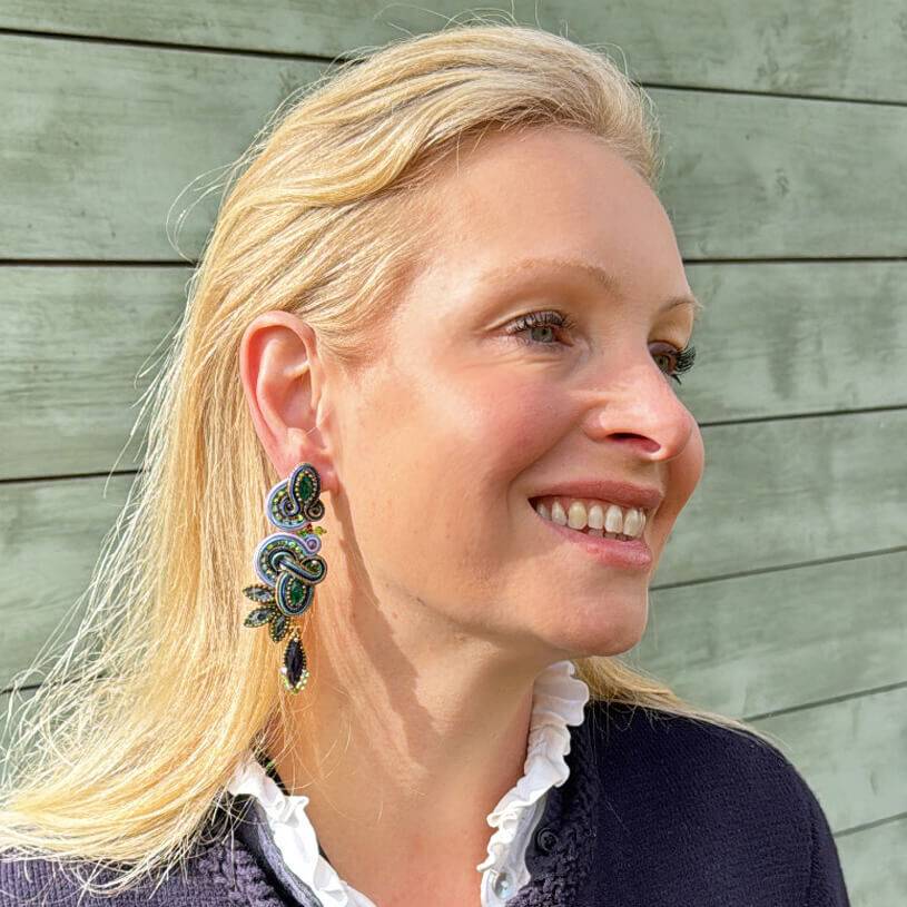 SchwesterSchwester Vorbestellbar - Raffinierte Soutache-Ohrstecker in Blautönen Vierteljährliche Förderung