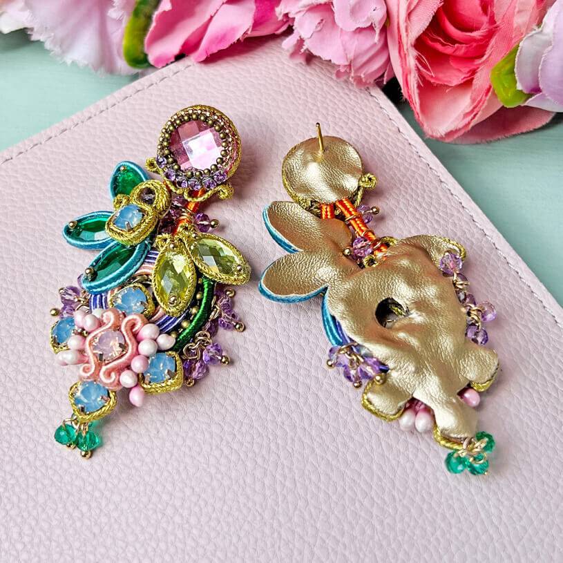SchwesterSchwester Set aus Soutache-Ohrringen in pastelligen Farben und Satin-Haarreif in Hellblau Sonderangebot