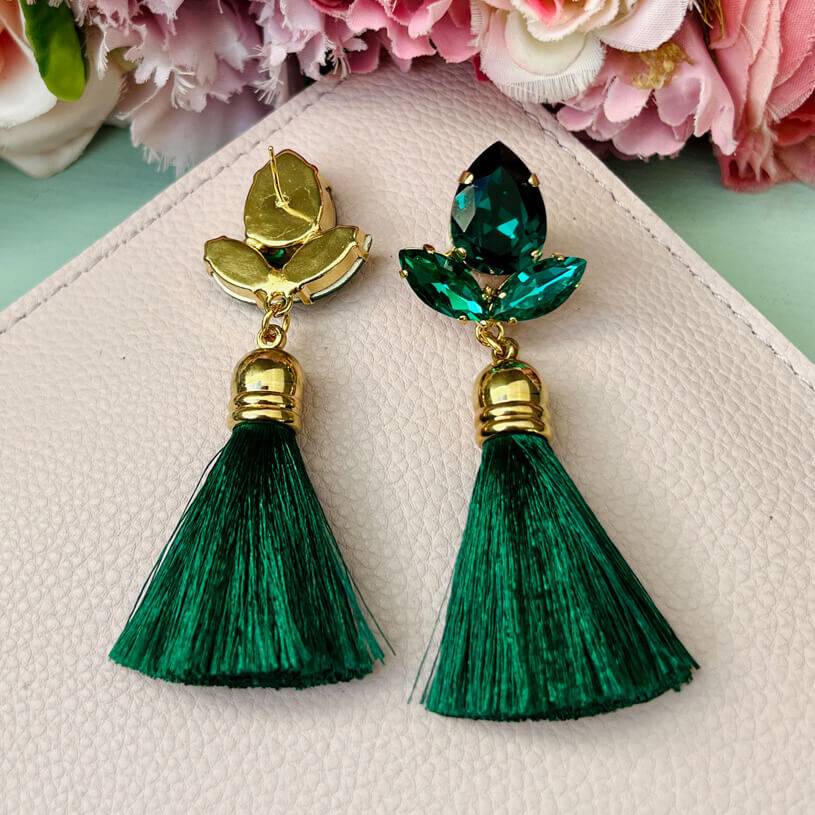 SchwesterSchwester Glitzernde Ohrstecker in Dunkelgrün mit edler Quaste von AmuseToi Neuheiten