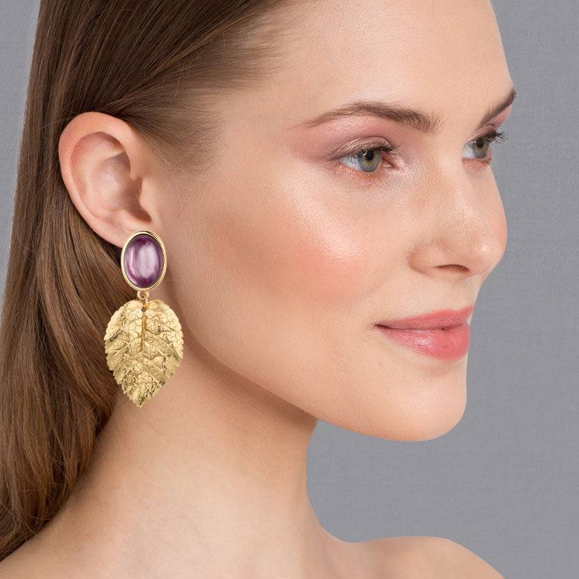 SchwesterSchwester Amethystfarbene Ohrstecker mit goldenem Blatt von AmuseToi Tägliche Deals