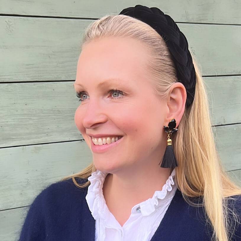 SchwesterSchwester Glitzernde Ohrstecker in Schwarz mit edler Quaste von AmuseToi Sonderangebote