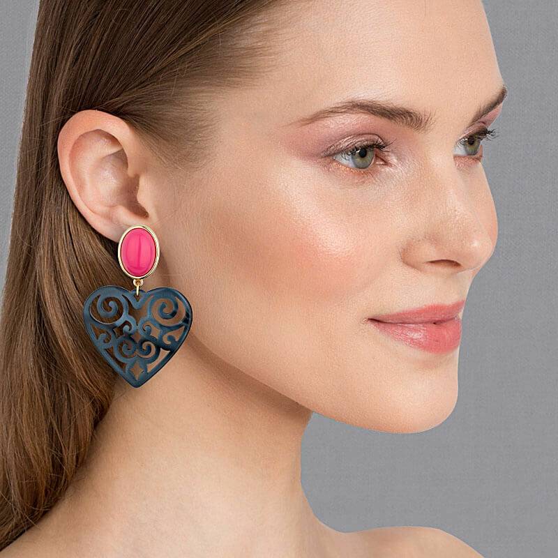 SchwesterSchwester Schöne Herz-Ohrringe mit pinken Ohrsteckern und Herz-Ornamenten in Dunkelblau von AmuseToi Super Sparpreis