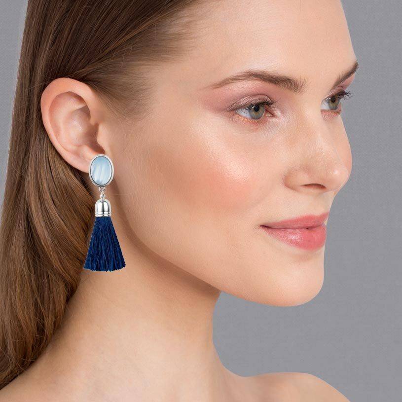 SchwesterSchwester Schimmernde hellblaue Ohrstecker mit marineblauen Quasten in Silberfarben Begrenzte Freigabe