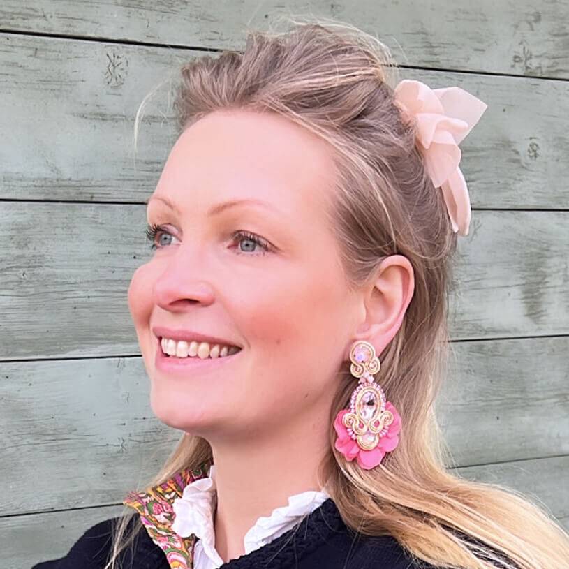 SchwesterSchwester Außergewöhnliche Soutache-Ohrringe in zarten Rosatönen Verkauf