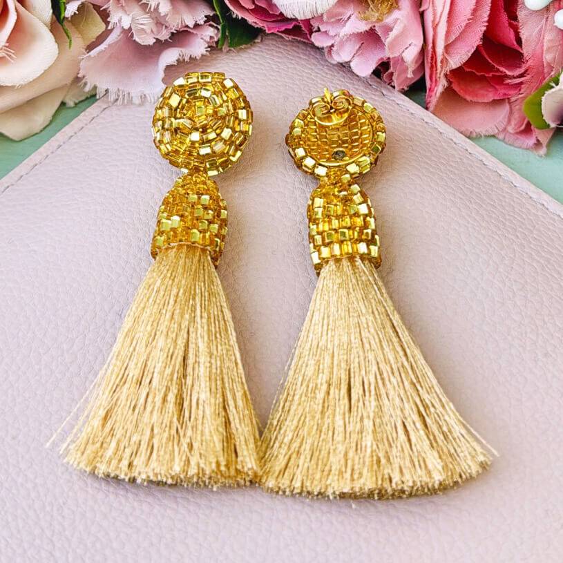 SchwesterSchwester Luxuriöse Perlen-Quastenohrringe in Gold und Champagner im Angebot