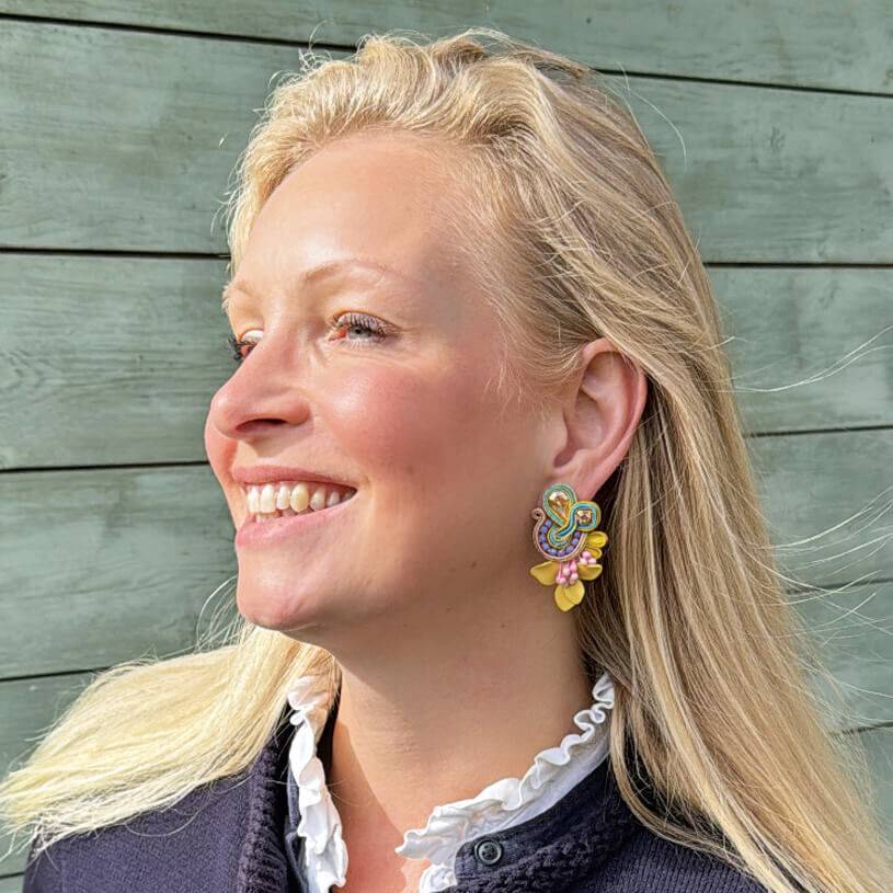 SchwesterSchwester Vorbestellbar - Farbenfrohe Soutache-Ohrringe in Gelb, Rosa und Flieder Günstiger Verkauf