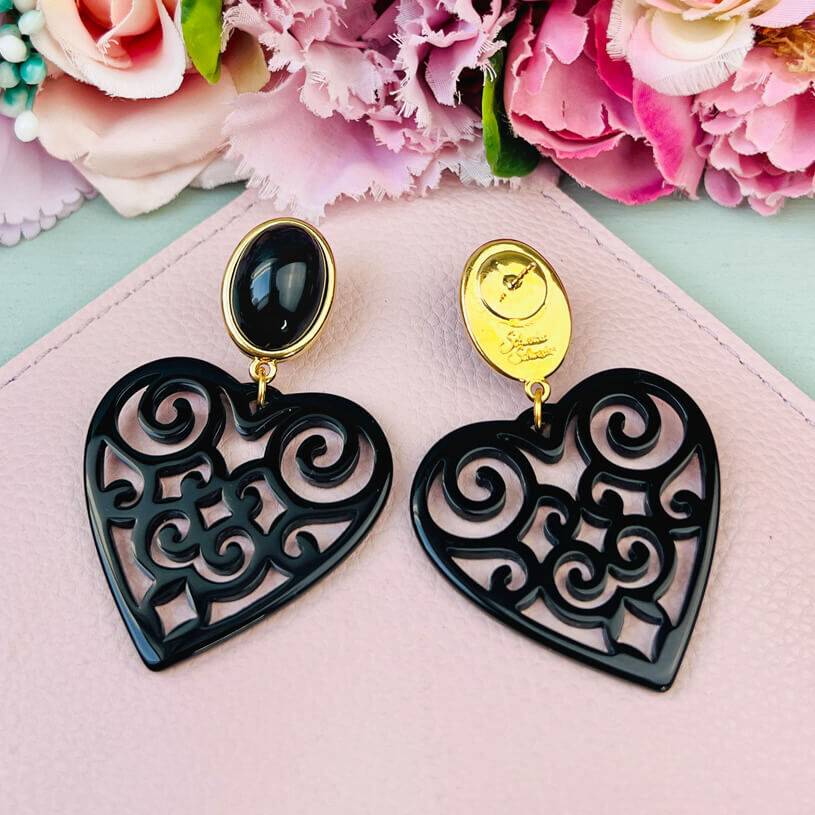 SchwesterSchwester Schöne Ohrringe in schimmerndem Schwarz mit Herz-Ornamenten von AmuseToi Blitzangebot