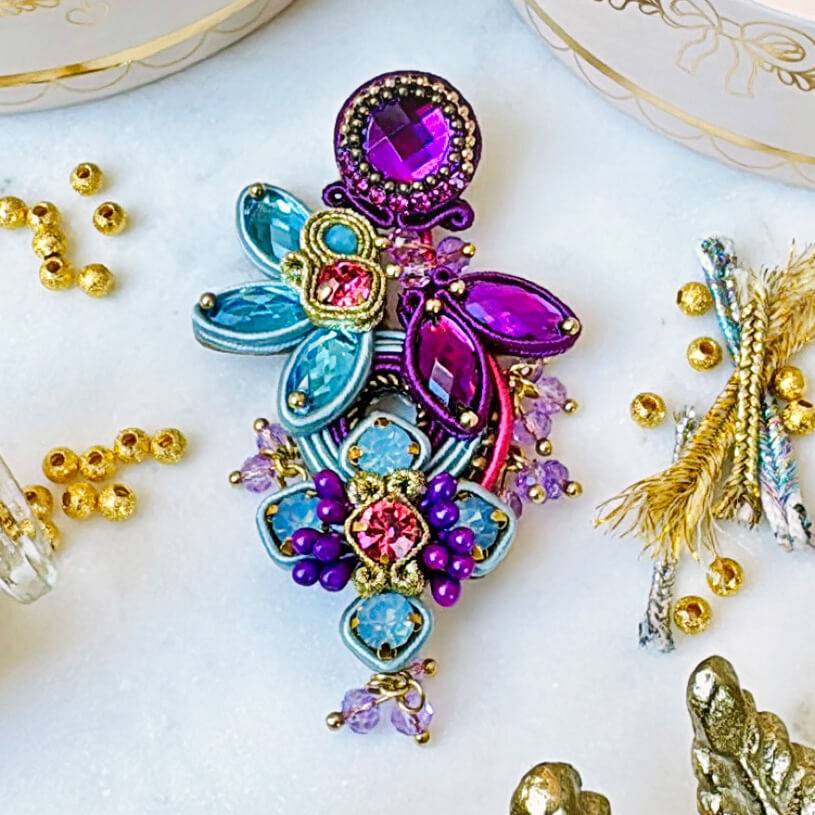 SchwesterSchwester Vorbestellbar - Große Soutache-Ohrringe in Magenta und Hellblau Neuheiten