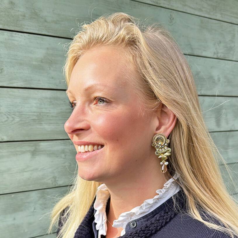 SchwesterSchwester Vorbestellbar - Zeitlose Soutache-Ohrstecker in Gold und Champagnertönen Sonderangebote