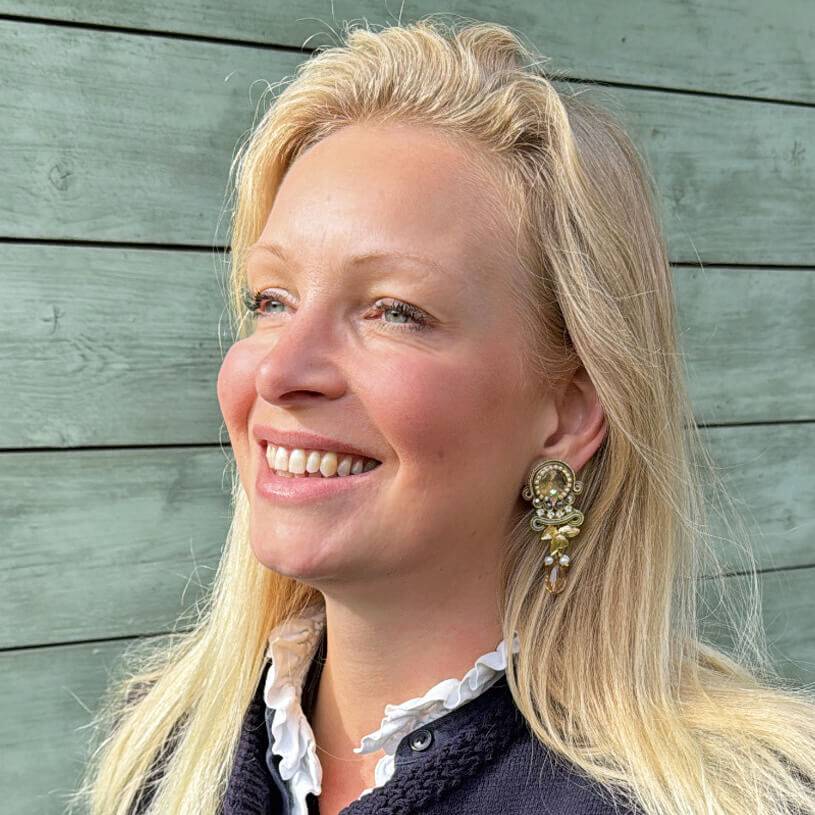 SchwesterSchwester Vorbestellbar - Zeitlose Soutache-Ohrstecker in Gold und Champagnertönen Sonderangebote