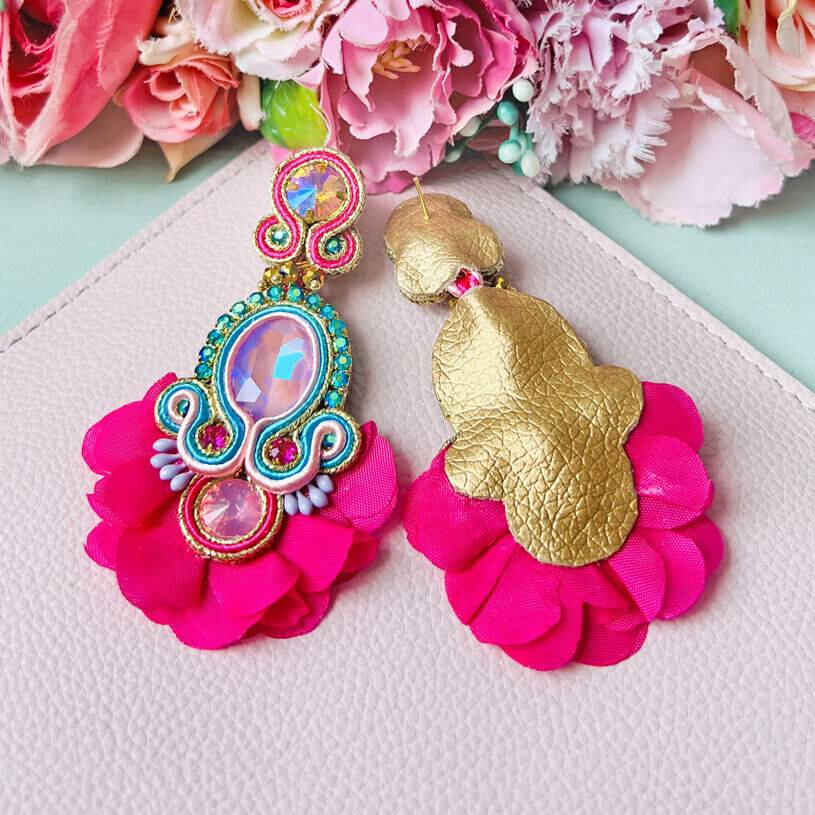 SchwesterSchwester Außergewöhnliche Soutache-Ohrringe in leuchtendem Pink Black Friday Preise