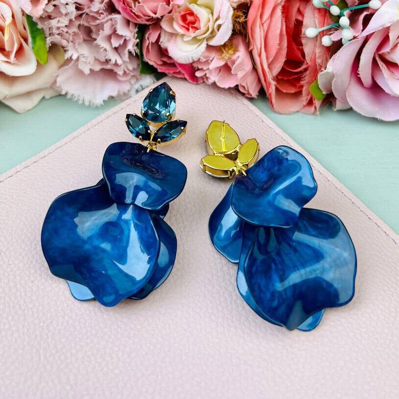 SchwesterSchwester Funkelnde Ohrringe mit dunkelblauen Glas-Kristallen und Blütenblättern Hotsell