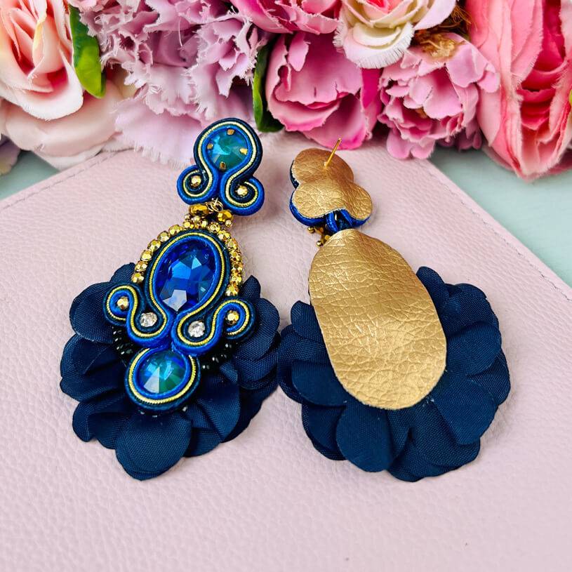 SchwesterSchwester Außergewöhnliche Soutache-Ohrringe in Dunkelblau Weihnachtsangebot