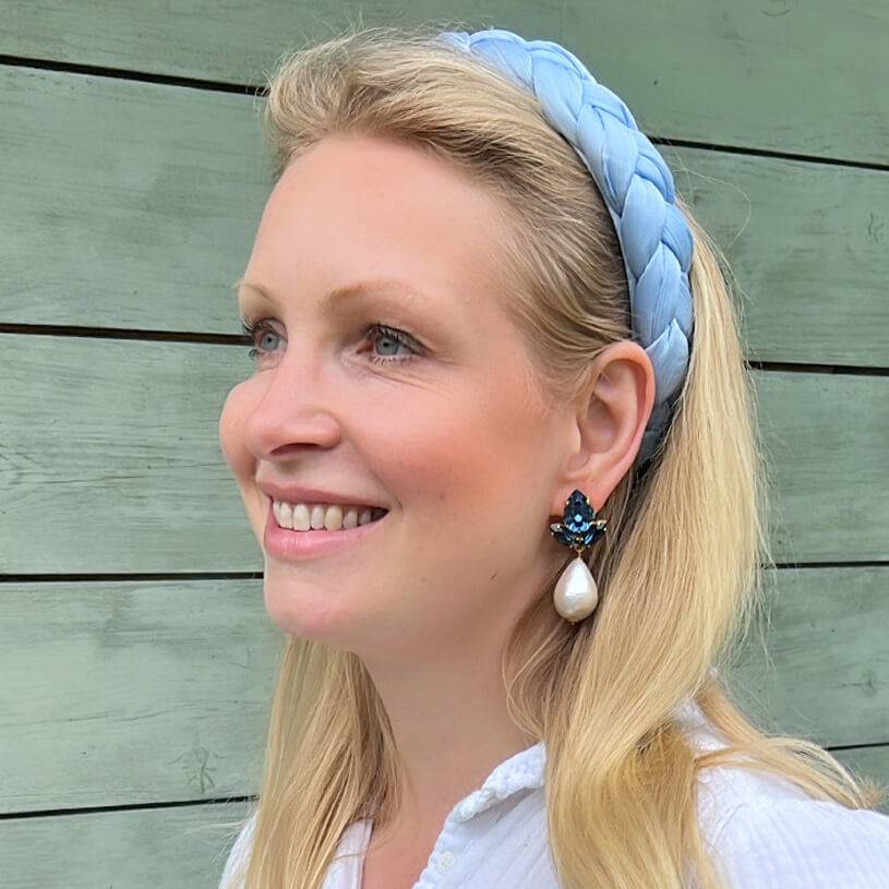 SchwesterSchwester Funkelnde Ohrstecker in Dunkelblau mit federleichten Baumwolltropfen Heißer Verkauf