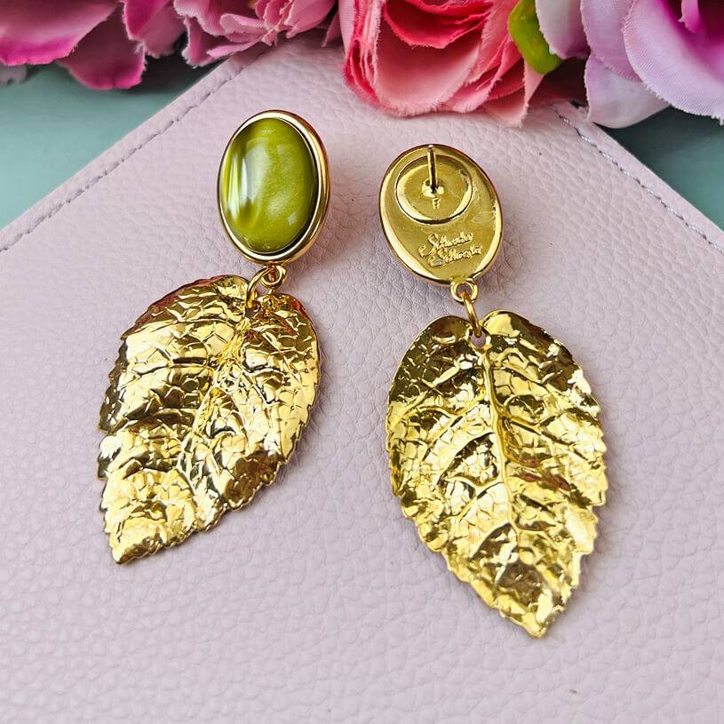 SchwesterSchwester Senfgelber Ohrstecker mit großem goldenen Blatt von AmuseToi Saisonale Angebote