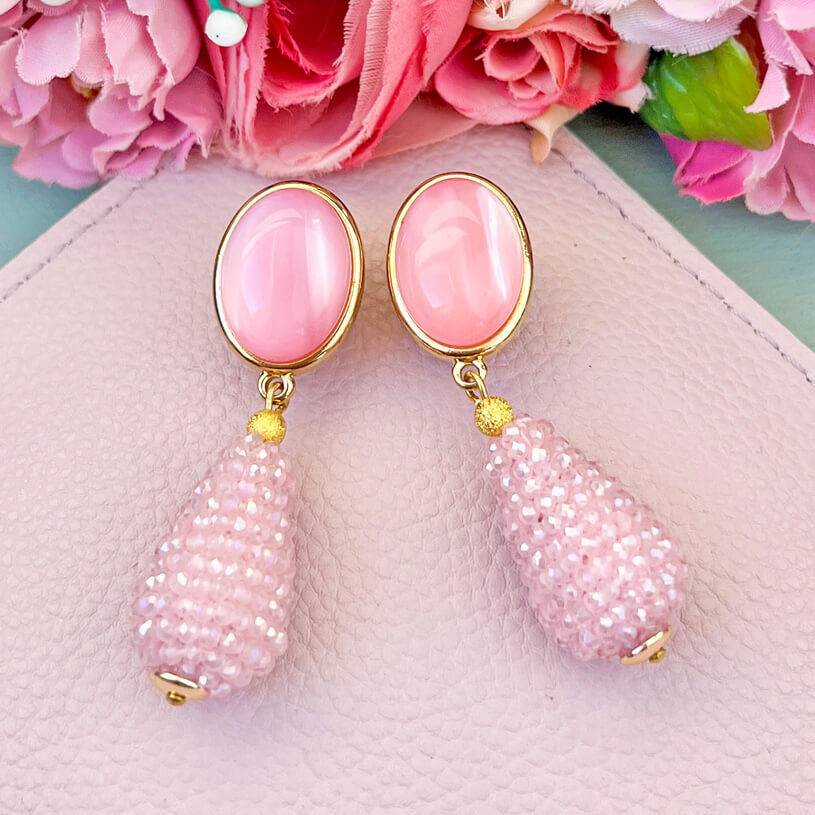 SchwesterSchwester Set aus rosafarbenen Tropfen-Ohrringen von AmuseToi und Satin-Haarreif in Rosa Nur für heute