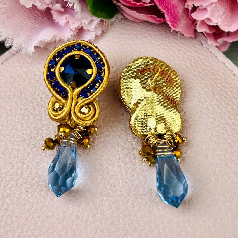 SchwesterSchwester Hübsche Soutache-Ohrstecker mit blauen Kristallen und Tropfen 2025